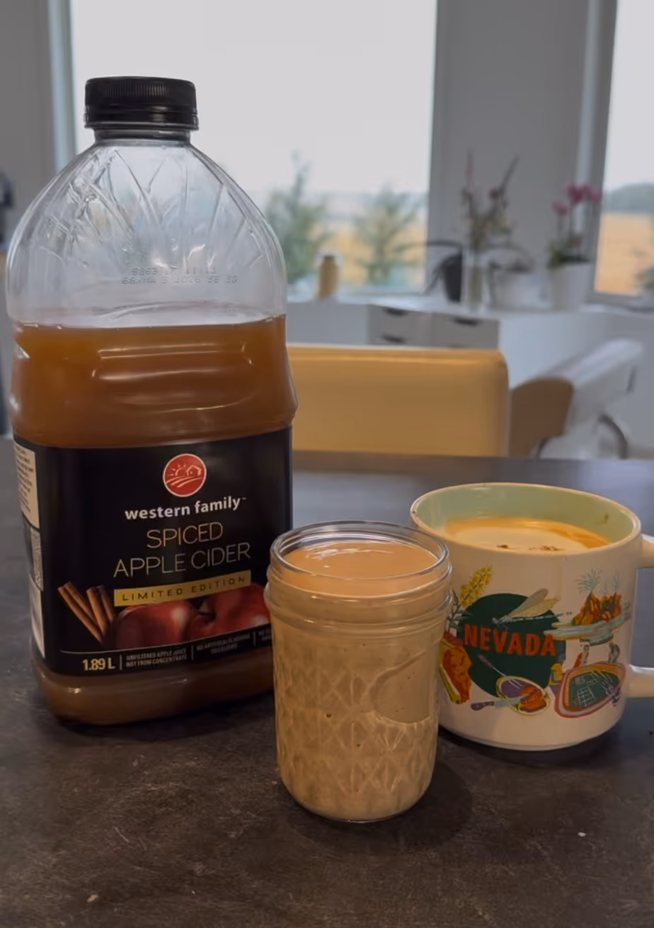 Apple pie latte sauce in a jar and cider in a jug.